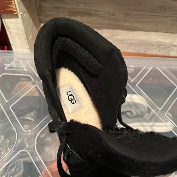 UGG wedge boot - Picture 3 of 3